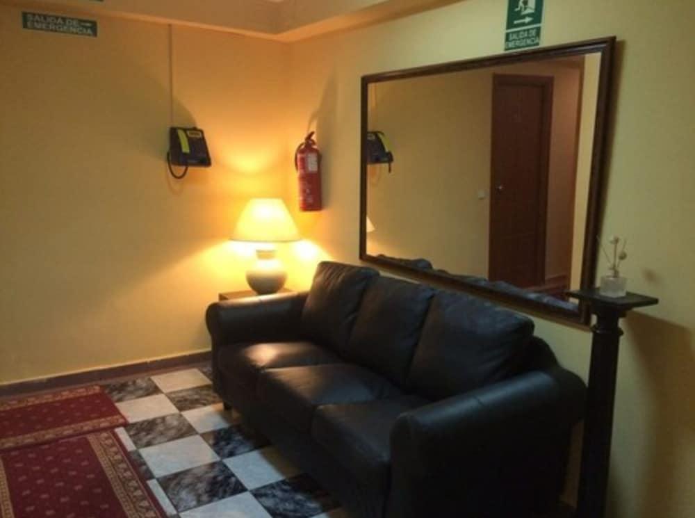 Aeropuerto Pensjonat 3*